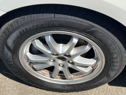 Used 2019 Toyota Prius LE w/ Carpet Mat Package image 10