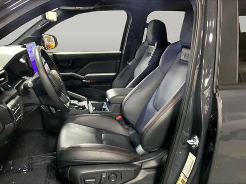 Used 2025 Toyota Tacoma TRD Pro AWD/4WD image 8