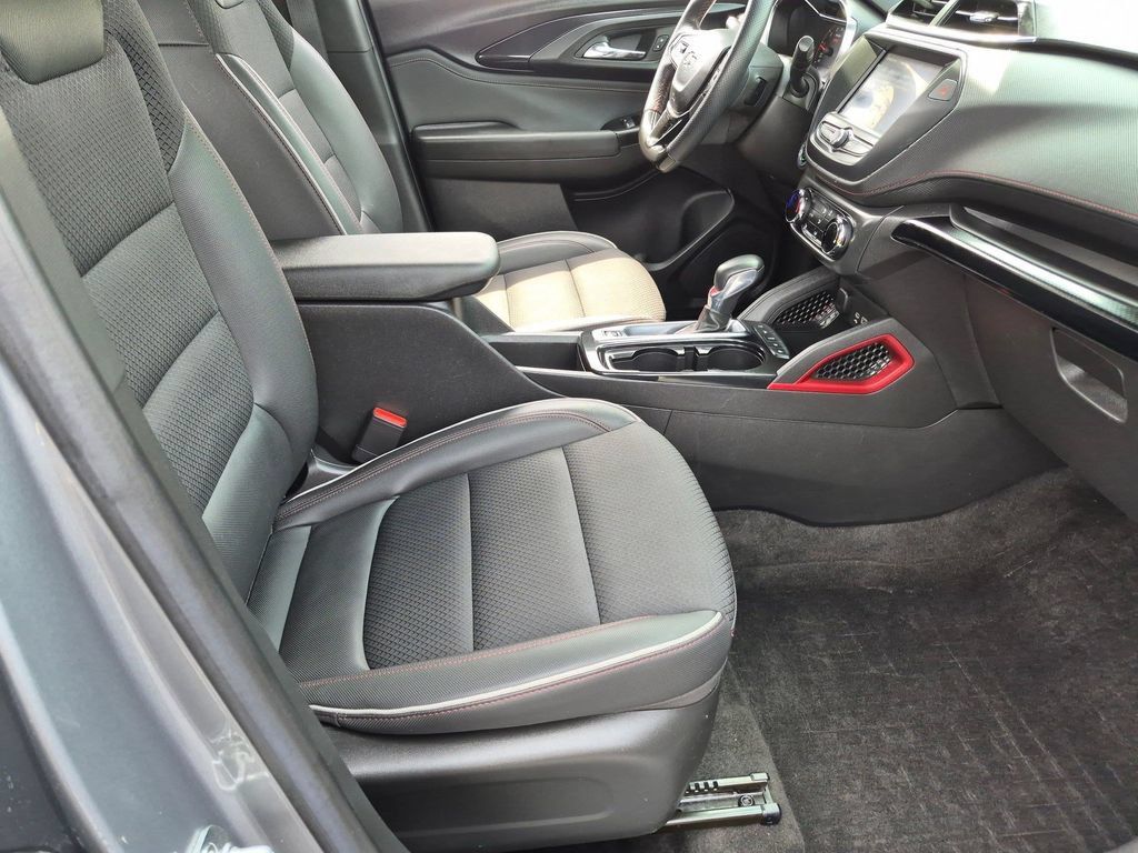 Used 2023 Chevrolet TrailBlazer RS FWD image 32