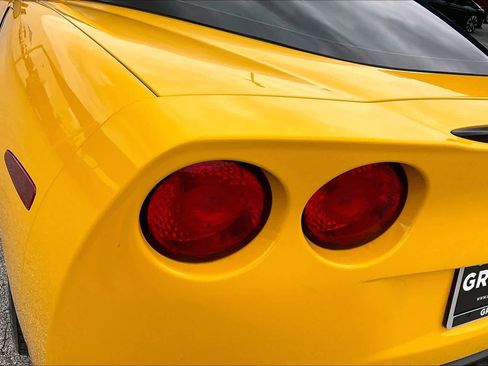 Used 2005 Chevrolet Corvette Coupe w/ Preferred Equipment Group RWD image 22