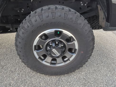 Used 2024 Ford F250 Lariat w/ Tremor Off-Road Package image 6