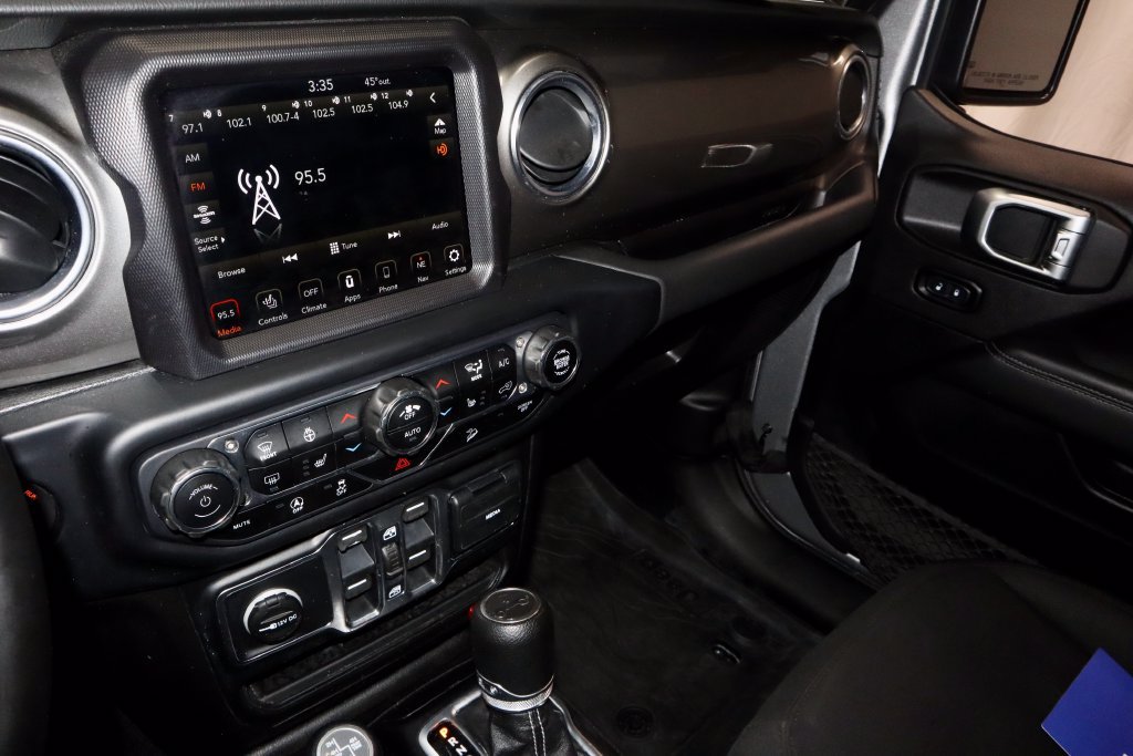Used 2020 Jeep Wrangler Unlimited Sahara AWD/4WD image 31