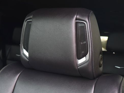 Certified 2025 Cadillac Escalade ESV Luxury image 20