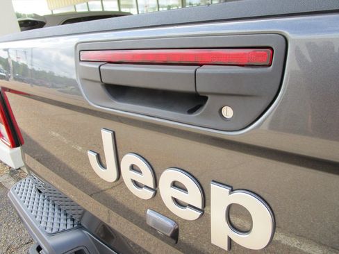 Used 2021 Jeep Gladiator Overland w/ Dual Top Group AWD/4WD image 22