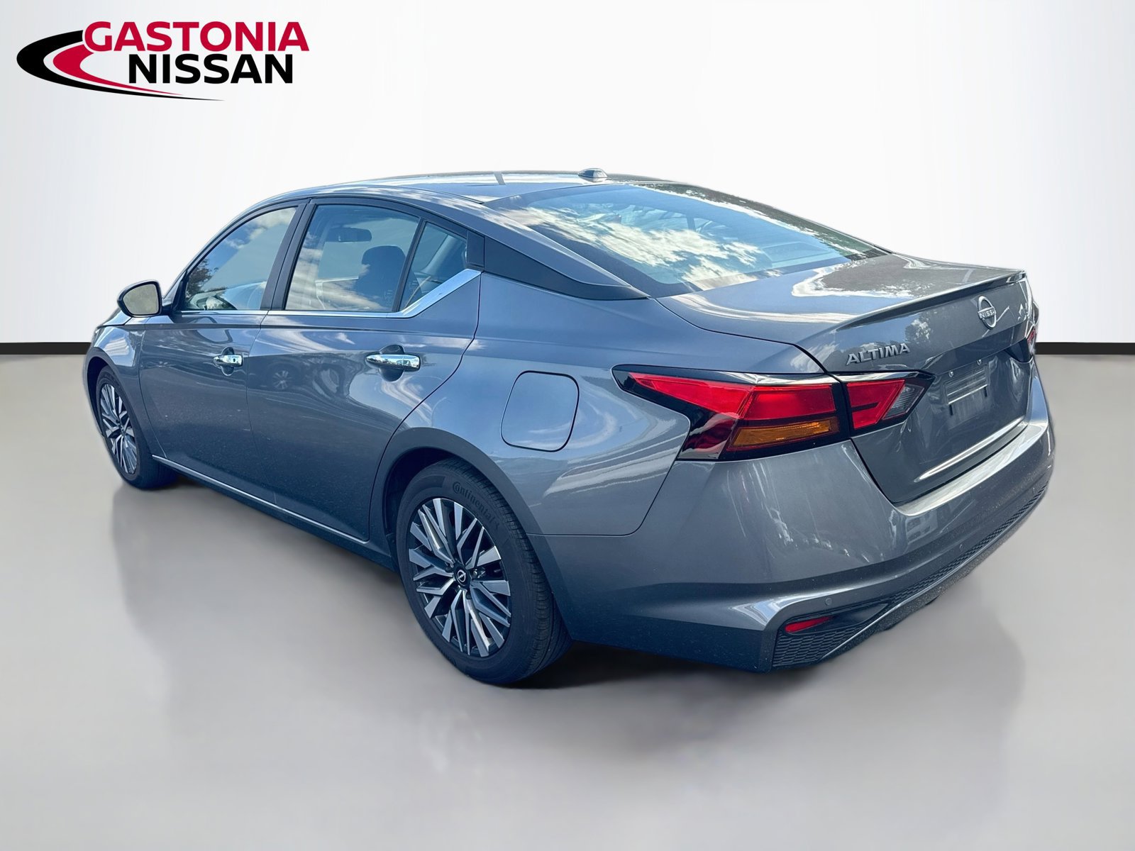 Used 2025 Nissan Altima 2.5 SV FWD image 6