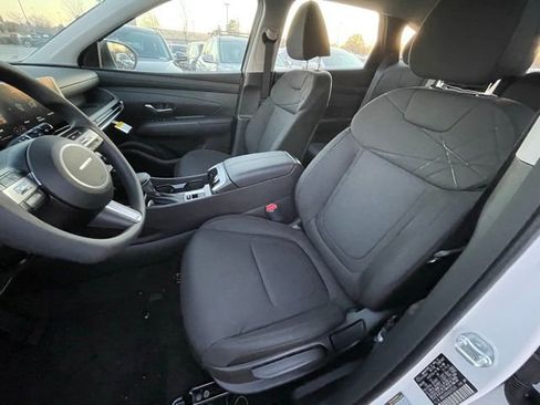 New 2025 Hyundai Tucson SE image 18