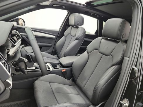 Used 2024 Audi Q5 e Premium Plus w/ Premium Plus Package AWD/4WD image 10