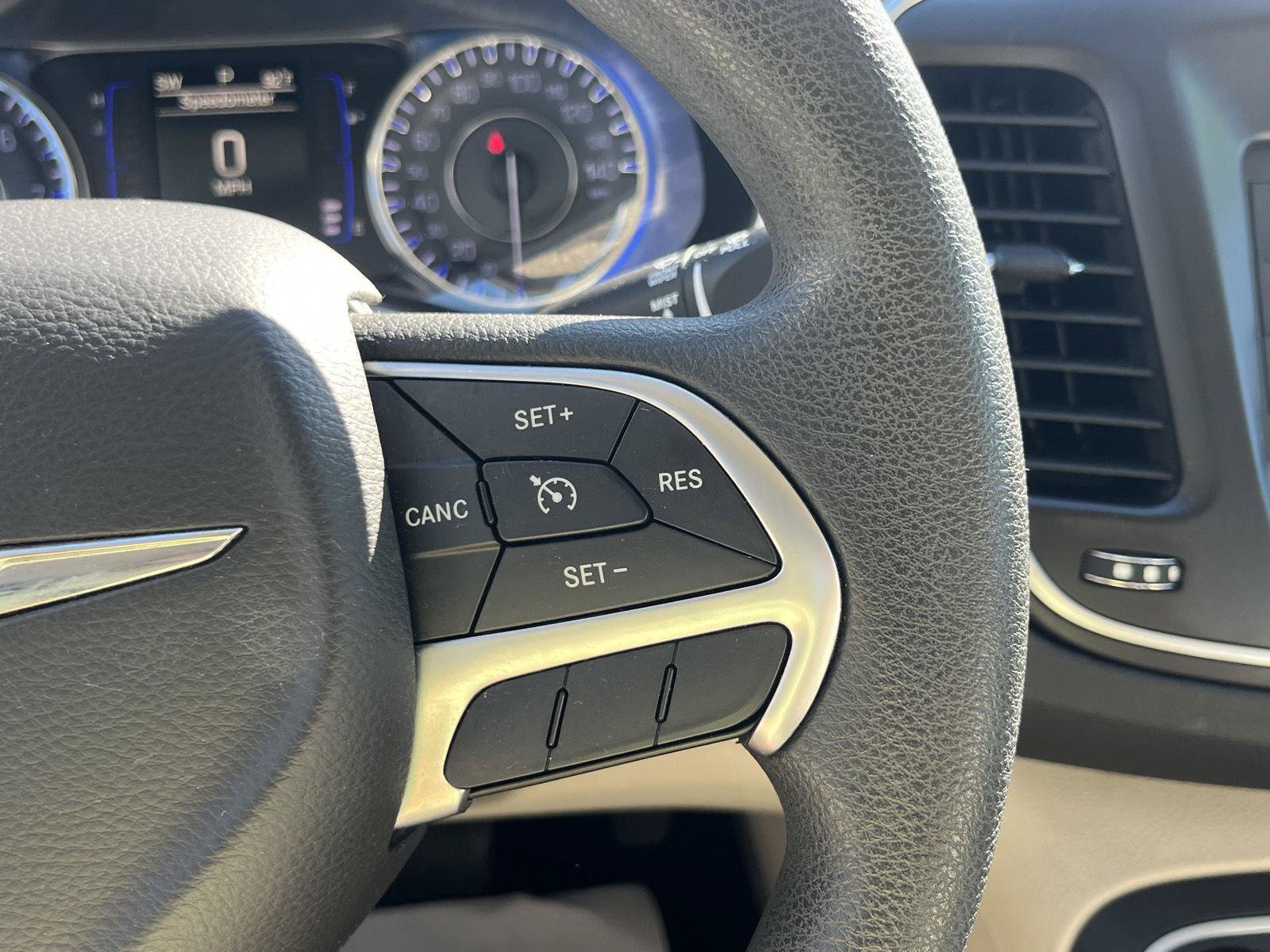 Used 2016 Chrysler 200 Limited FWD image 9