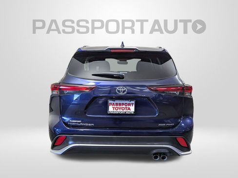 Used 2024 Toyota Highlander XSE image 6