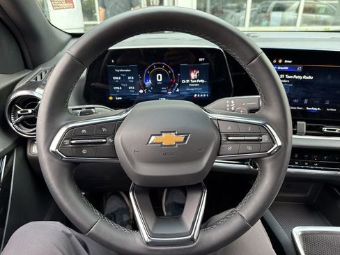 Used 2026 Chevrolet Equinox LT image 24