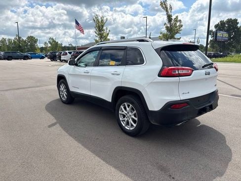 Used 2015 Jeep Cherokee Latitude w/ Comfort/Convenience Group AWD/4WD image 3