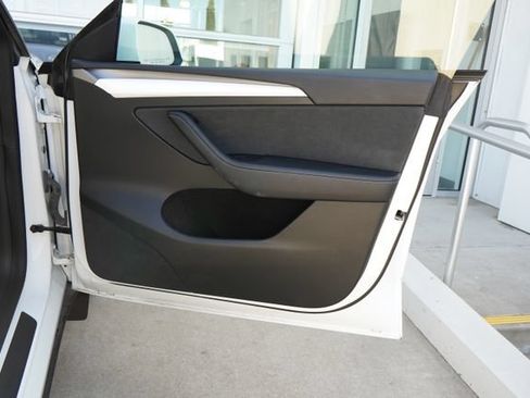 Used 2023 Tesla Model Y Performance AWD/4WD image 15