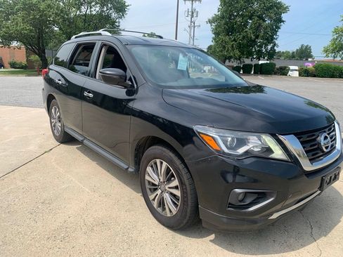 Used 2020 Nissan Pathfinder SV FWD image 4