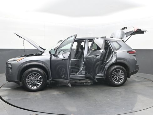 Certified 2025 Nissan Rogue S image 40