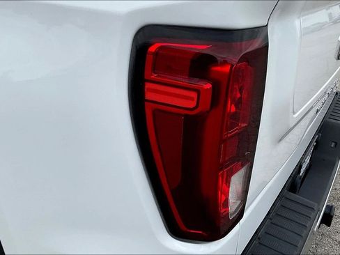 Used 2021 GMC Sierra 1500 SLE w/ Driver Alert Package II AWD/4WD image 33