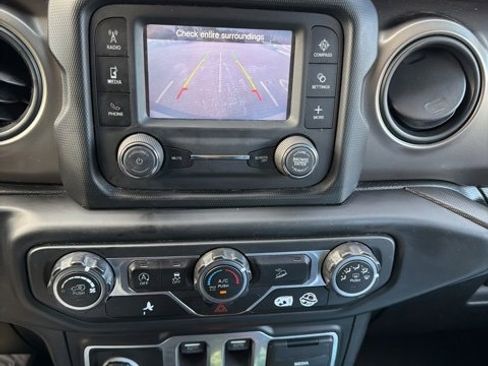 Used 2018 Jeep Wrangler Sport S image 3