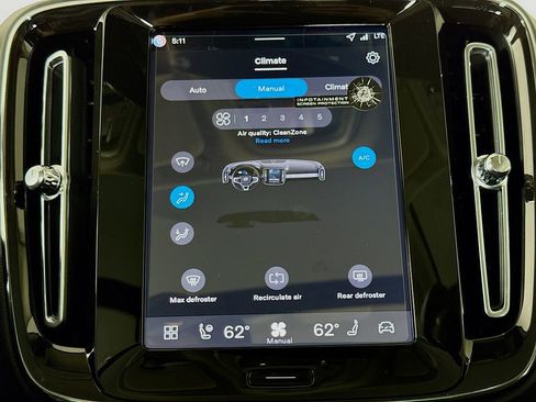 New 2026 Volvo XC40 B4 Core image 16