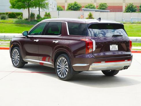 Used 2025 Hyundai Palisade Calligraphy FWD image 3