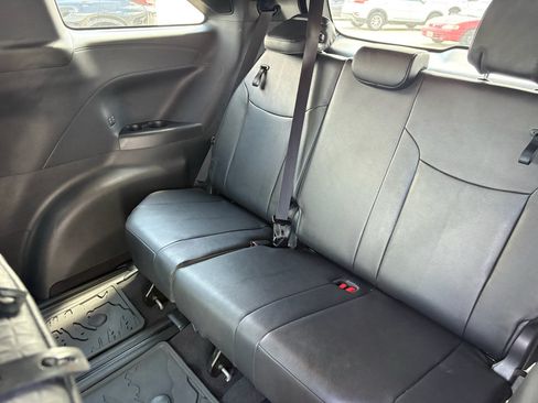 Used 2025 Toyota Sienna XLE Woodland Edition AWD/4WD image 30