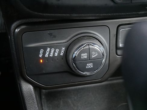 Certified 2023 Jeep Renegade Trailhawk w/ Sun/Sound Group image 27