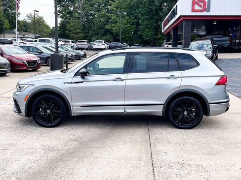 Used 2022 Volkswagen Tiguan SE R-Line image 3
