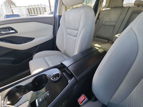 Used 2024 Nissan Rogue SV image 21