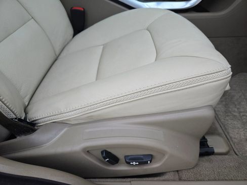 Used 2013 Volvo XC70 T6 image 22