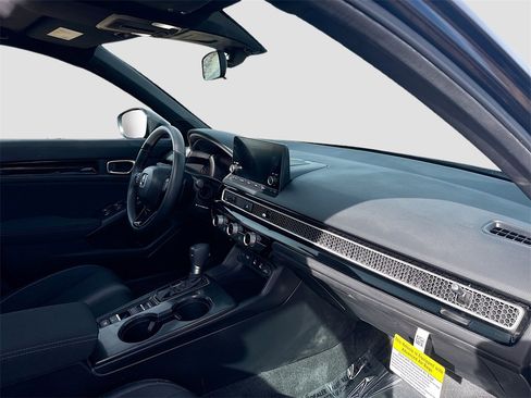 Used 2025 Honda Civic Sport image 28