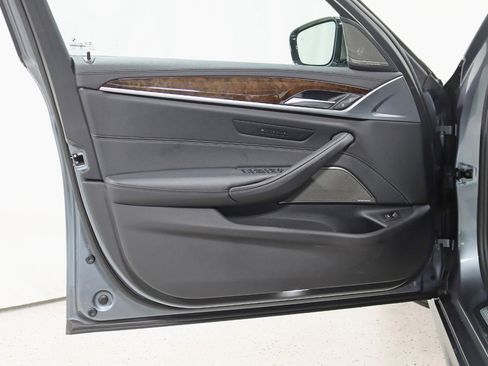 Used 2019 BMW M550i xDrive w/ Dynamic Handling Package image 38