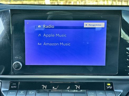 Used 2025 Toyota Camry SE image 13