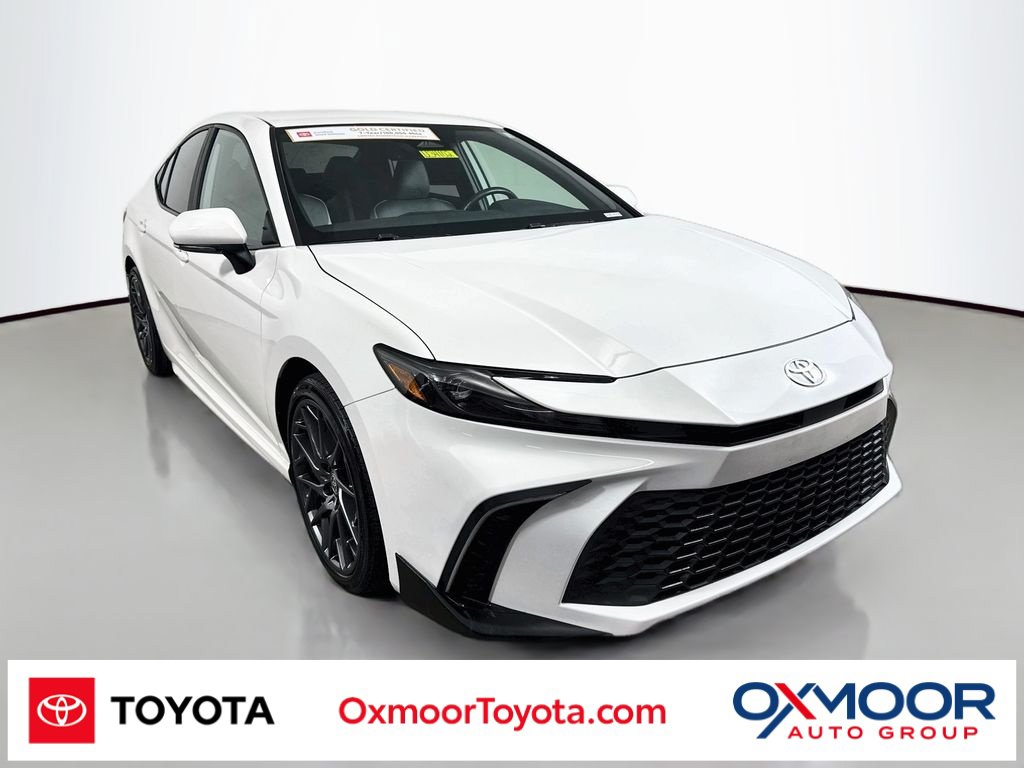 Used 2025 Toyota Camry SE w/ Convenience Package FWD image 1