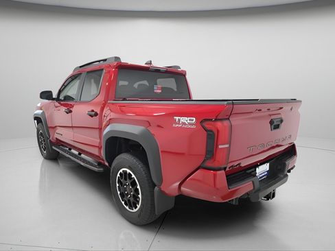 Used 2025 Toyota Tacoma TRD Off-Road AWD/4WD image 5