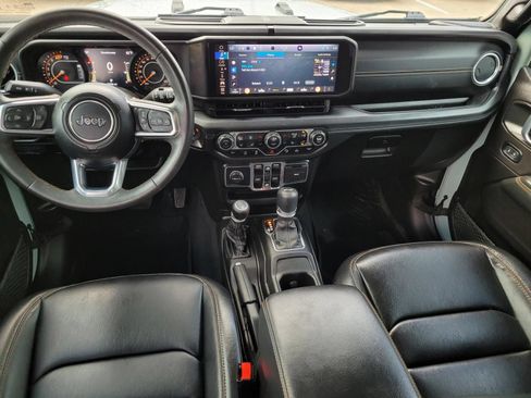Used 2024 Jeep Wrangler Unlimited Sahara w/ Technology Group AWD/4WD image 18