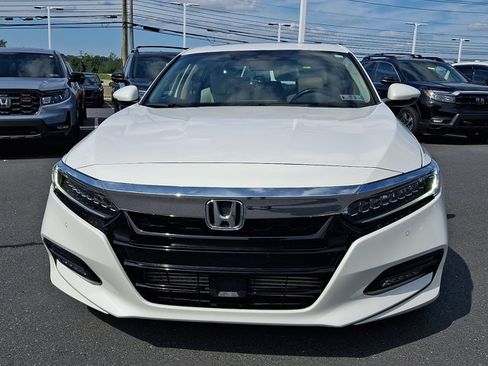 Certified 2018 Honda Accord Touring image 3