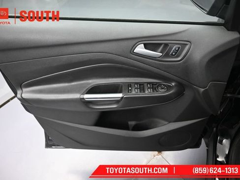Used 2017 Ford Escape SE w/ Equipment Group 201A AWD/4WD image 22