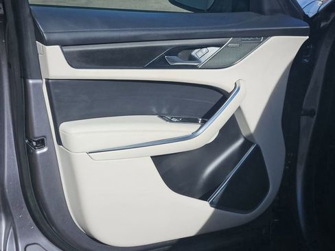 Used 2023 Jaguar F-PACE SVR image 12