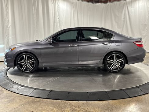 Used 2016 Honda Accord Touring image 8