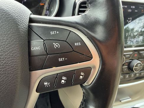 Used 2020 Jeep Grand Cherokee Limited w/ Premium Lighting Group AWD/4WD image 12