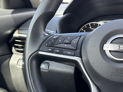 Used 2024 Nissan Altima 2.5 SV image 14