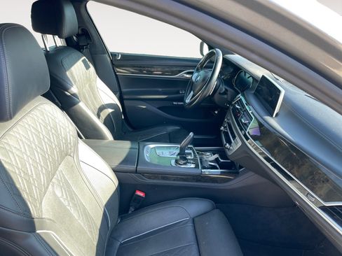 Used 2018 BMW 750i xDrive image 20