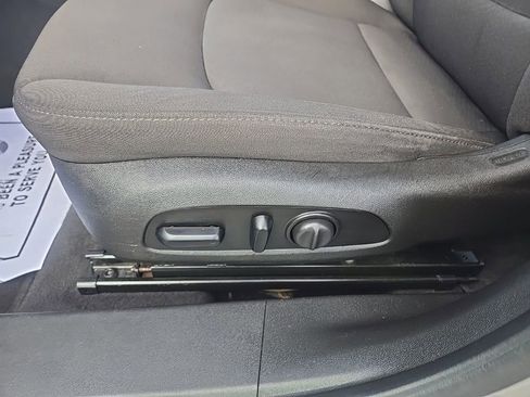 Used 2018 Chevrolet Malibu LT FWD image 10