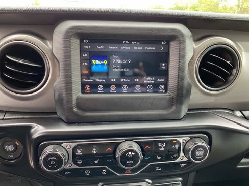 Certified 2022 Jeep Wrangler Sport AWD/4WD image 12