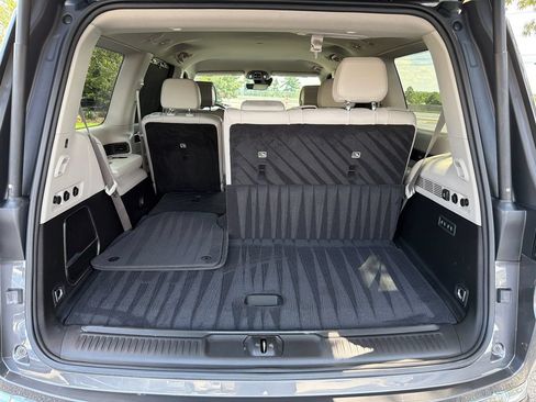 Used 2023 Jeep Wagoneer Series II w/ Convenience Group I AWD/4WD image 16