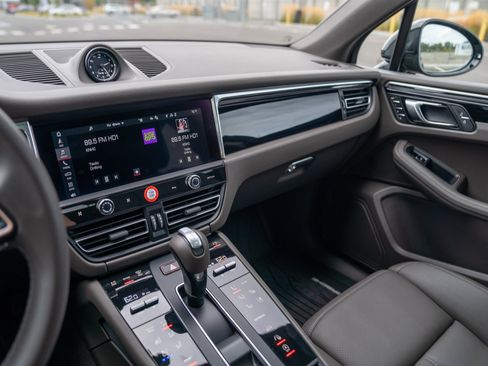 Certified 2026 Porsche Macan AWD/4WD image 14