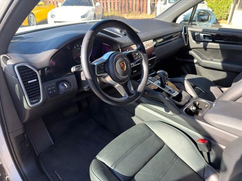 Used 2022 Porsche Cayenne Platinum Edition image 9