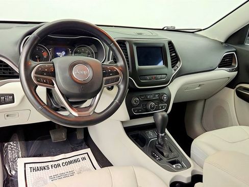 Used 2021 Jeep Cherokee Latitude Plus FWD image 12