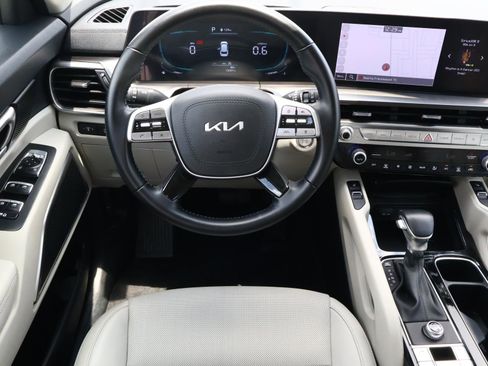 Used 2025 Kia Telluride S FWD image 8