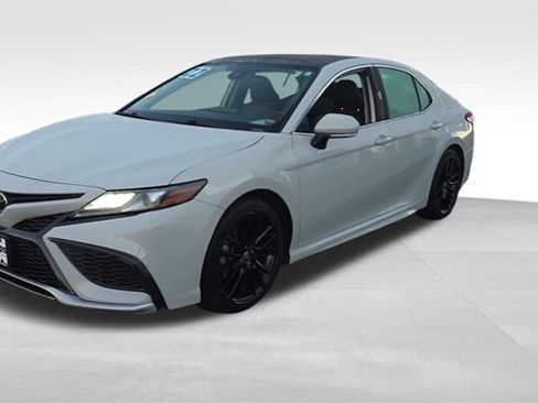 Used 2022 Toyota Camry XSE FWD image 2