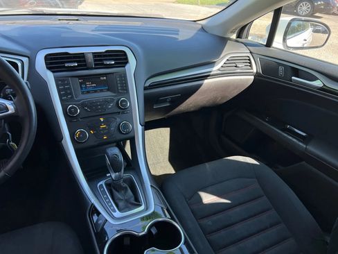 Used 2016 Ford Fusion SE image 16