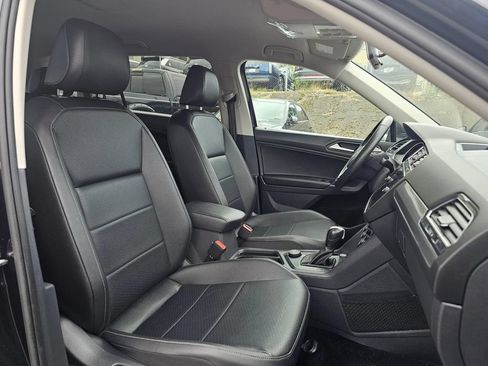 Used 2020 Volkswagen Tiguan SE AWD/4WD image 10